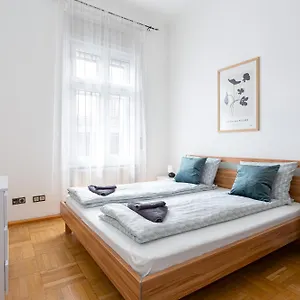 Urania Apartman